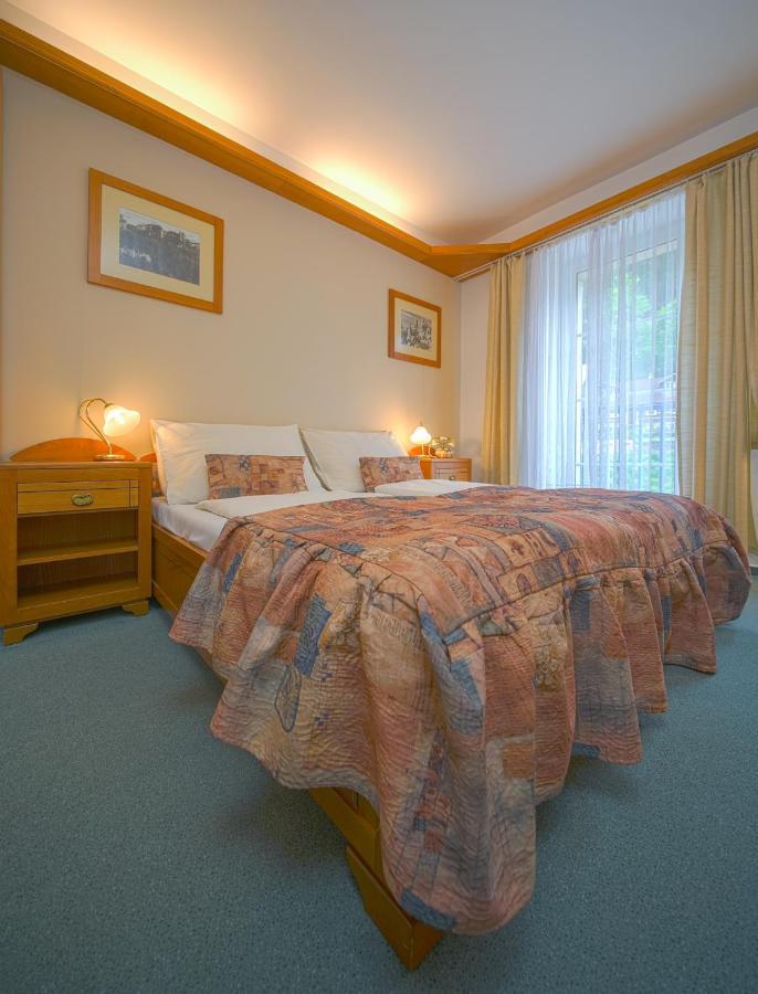 Hotel Praha Hrensko Luaran gambar