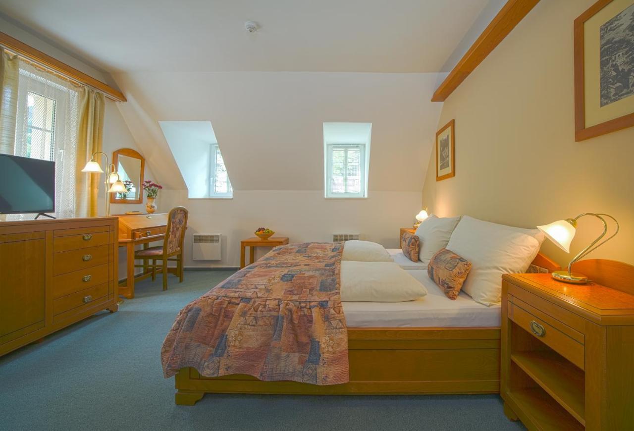 Hotel Praha Hrensko Luaran gambar