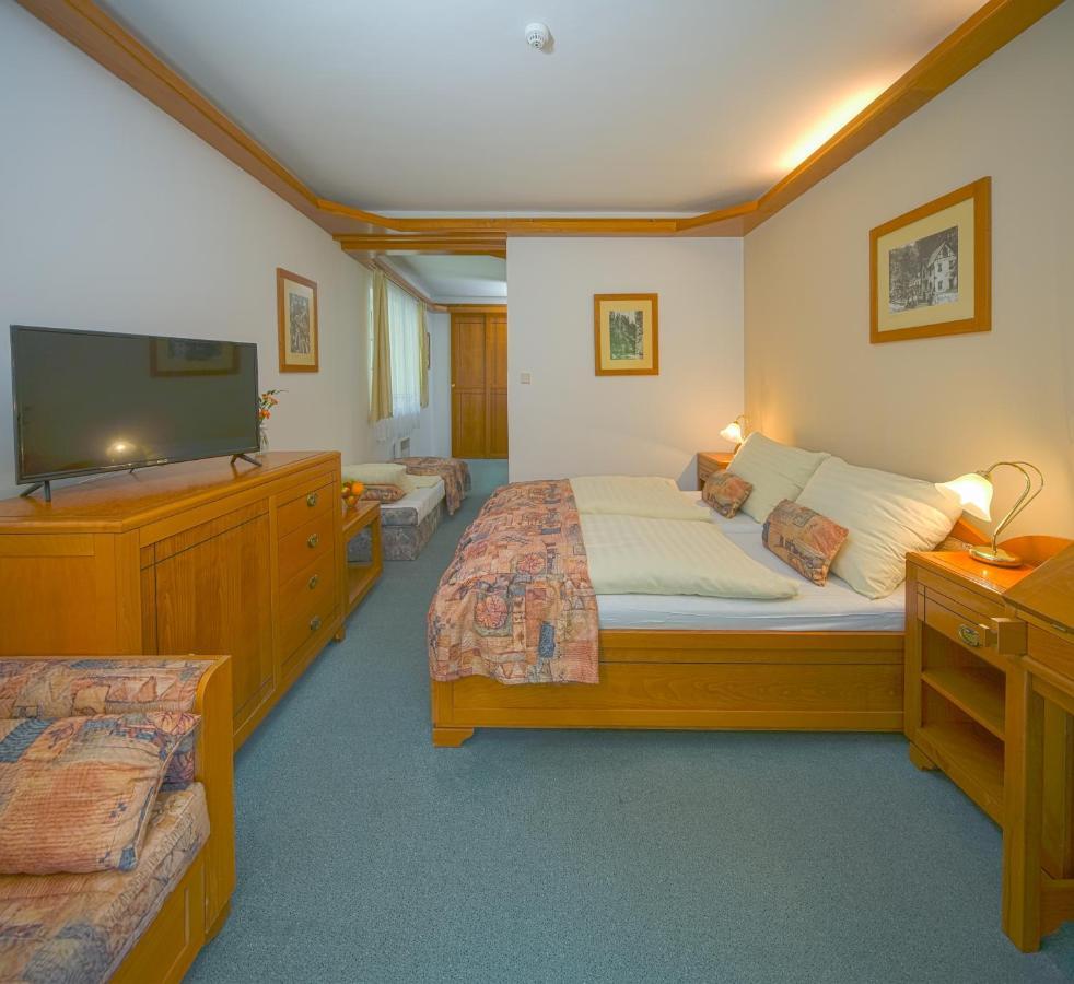 Hotel Praha Hrensko Luaran gambar