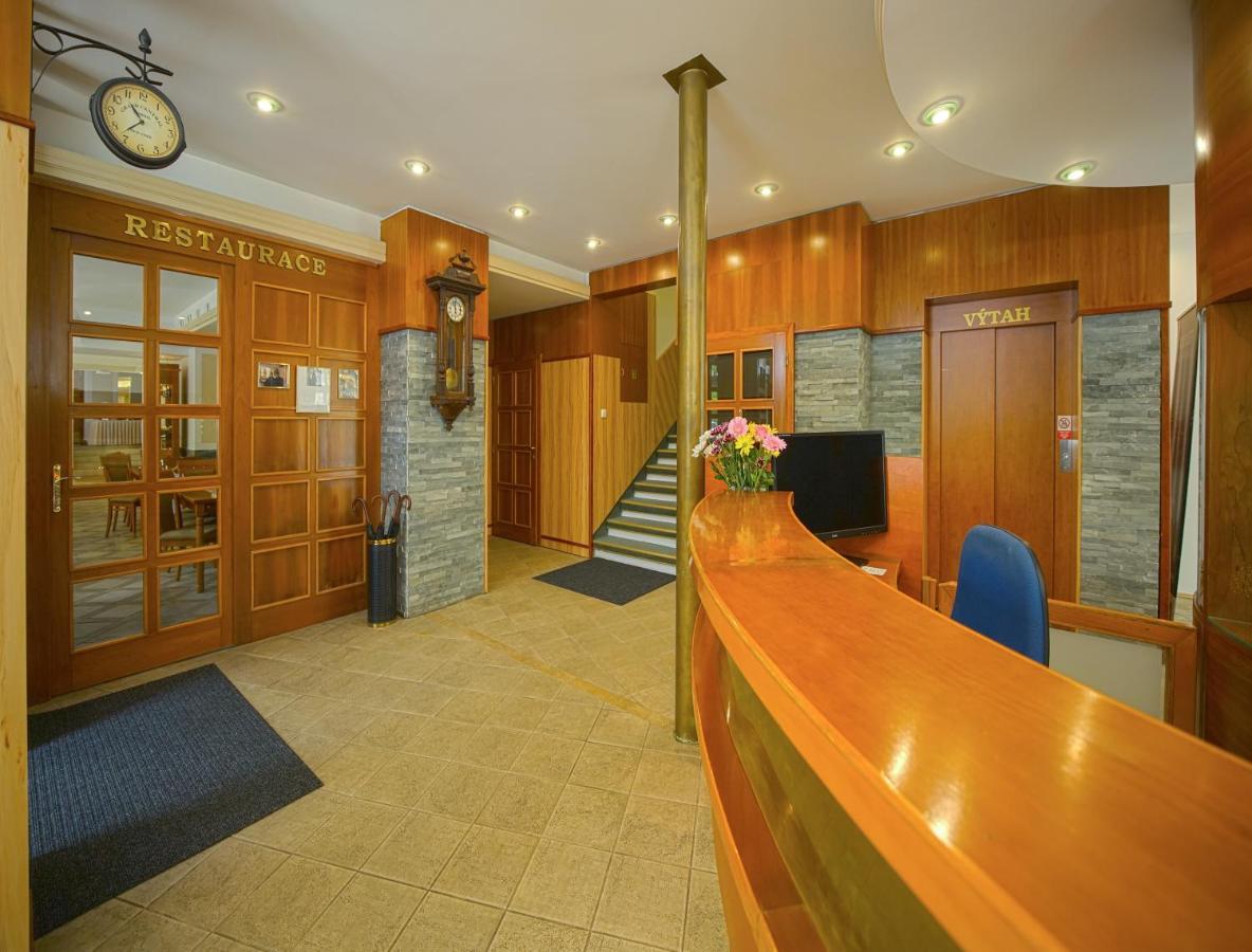 Hotel Praha Hrensko Luaran gambar